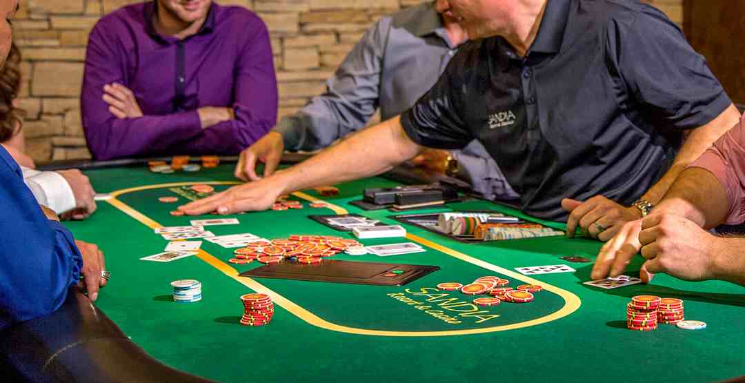Những bàn Poker mới mở thu hút đông đảo người chơi