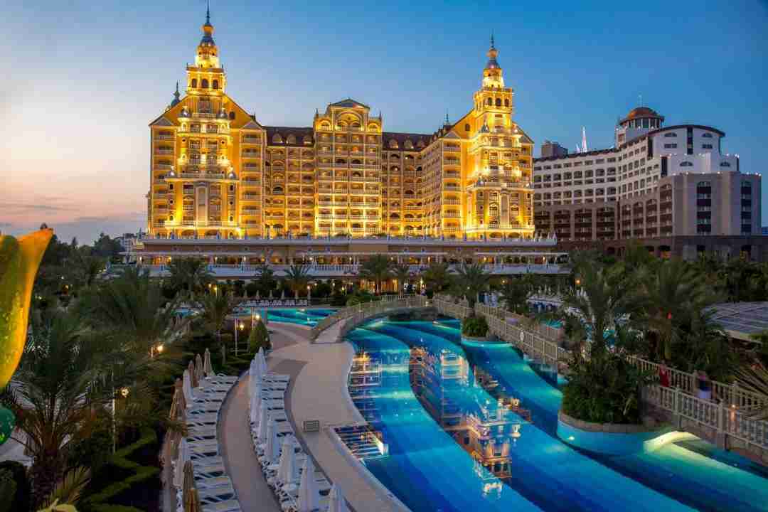 Holiday Palace Resort & Casino sẽ khiến bạn thích thú