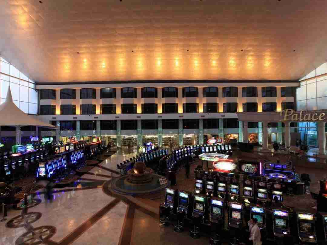 Sòng bạc casino là điểm nhấn tại Holiday Palace